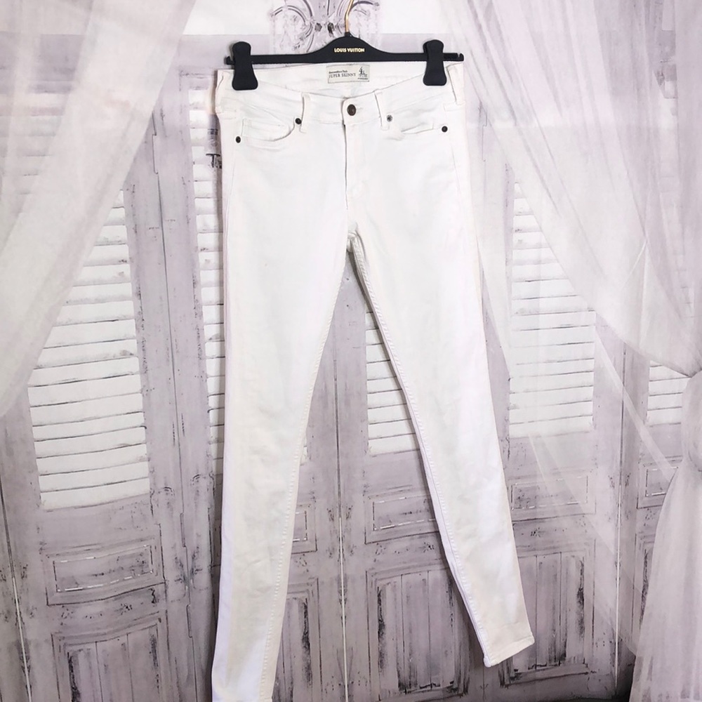 Abercrombie and fitch white long super skinny jeans